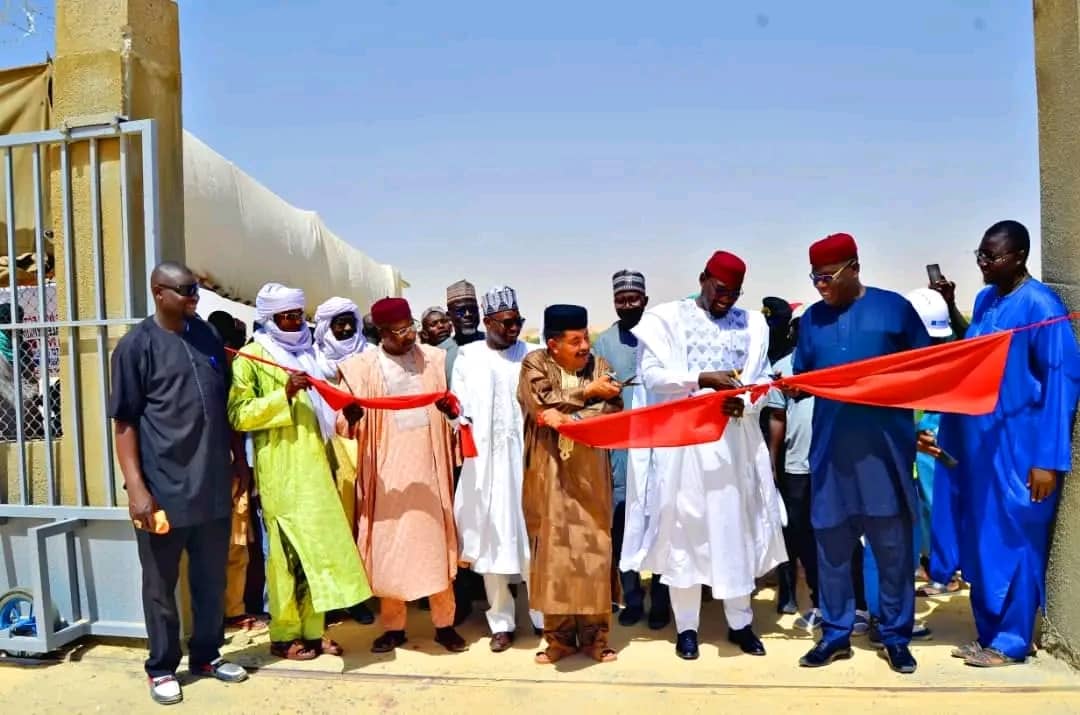 Première étape Titre: Inauguration de la centrale hybride solaire-diesel de Dirkou